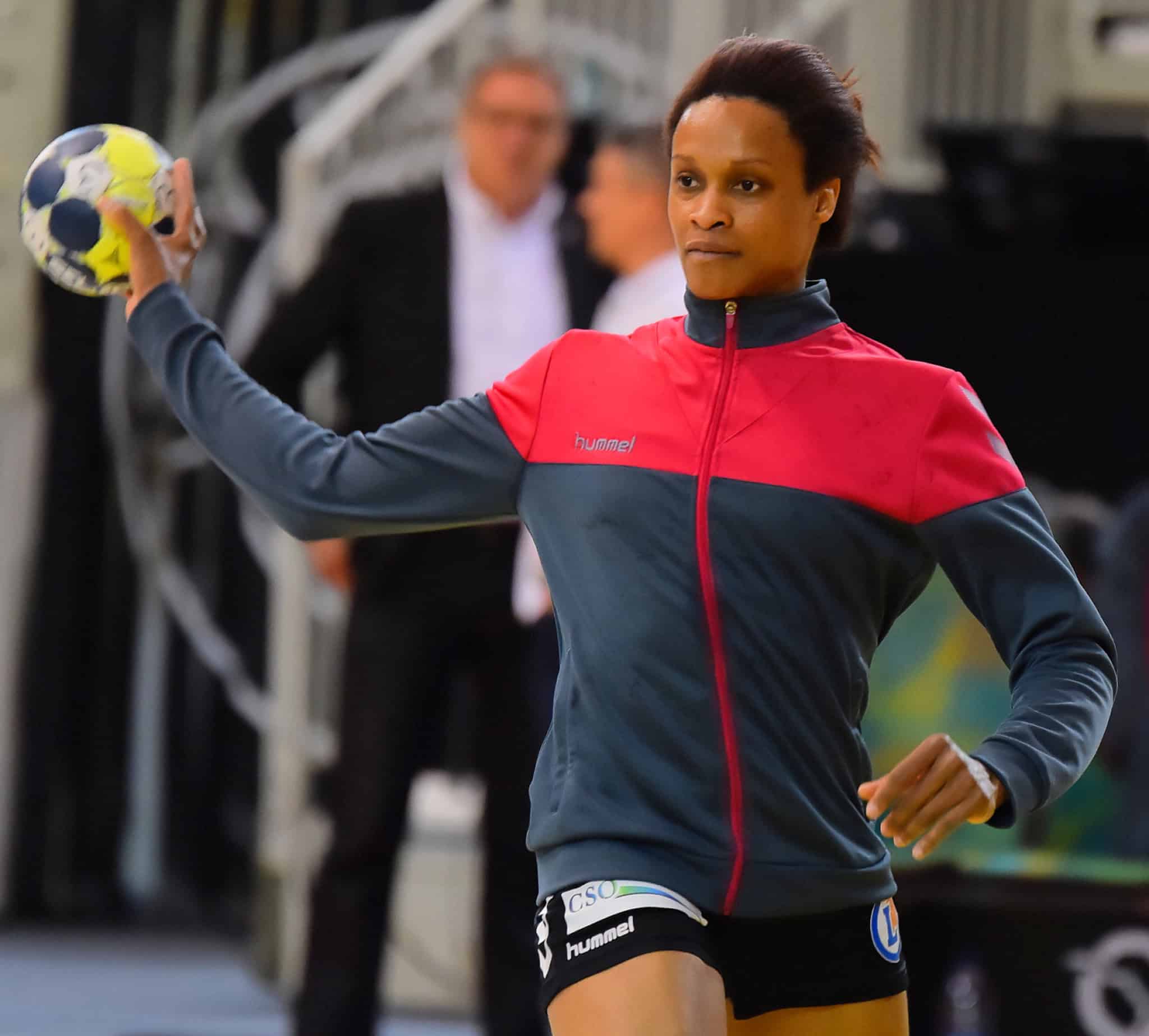 Allison Pineau honorée par le handball français