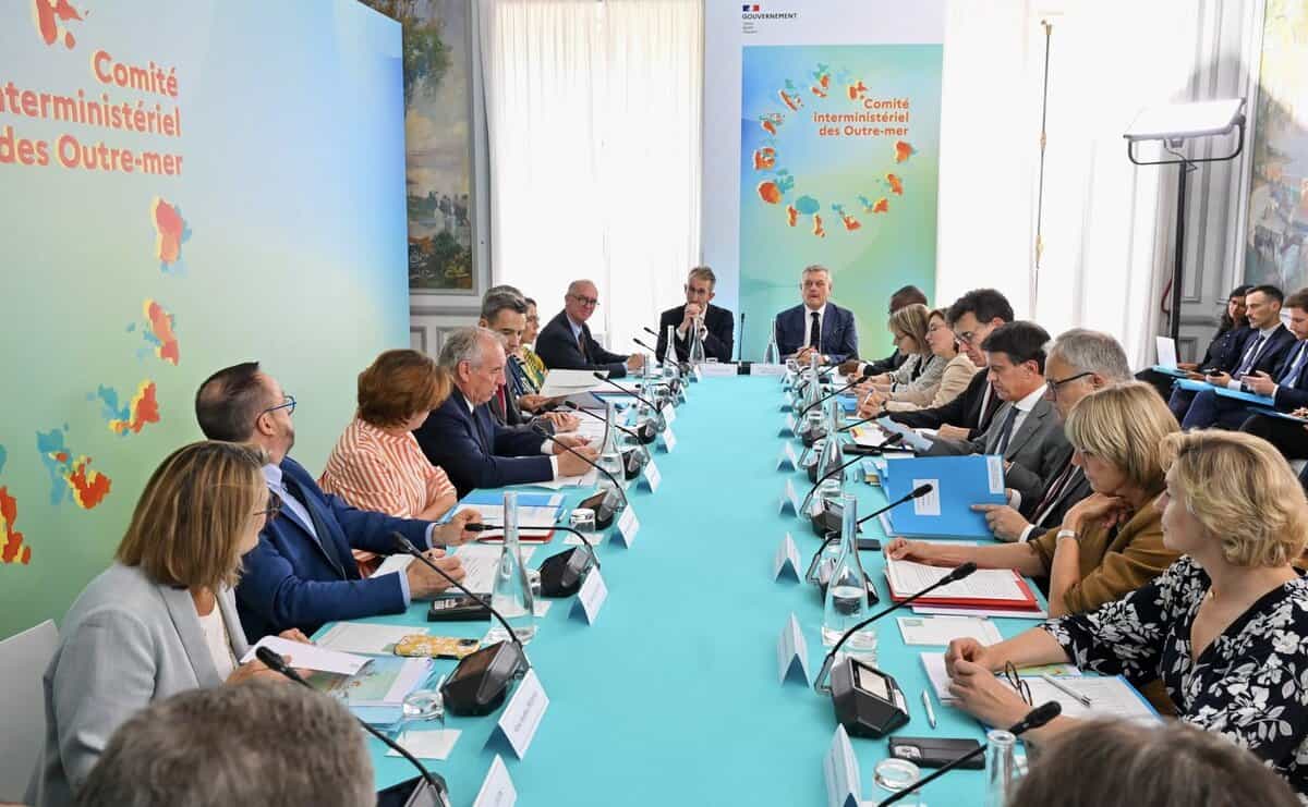Outre-mer : entre urgence et dialogue